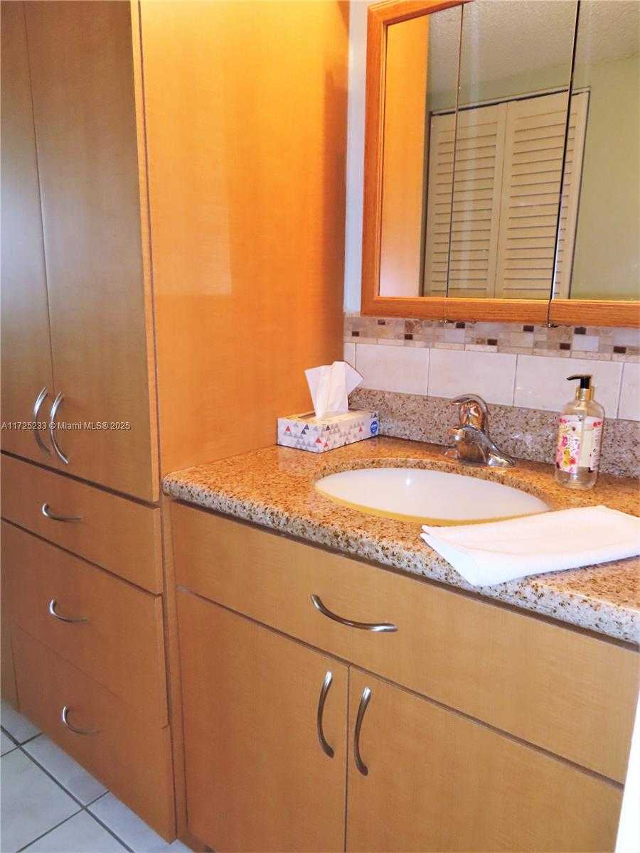 Small Image of 5701 COLLINS AVE #1011, Miami Beach Number 16