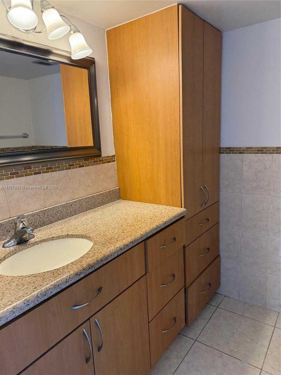 Small Image of 5701 COLLINS AVE #1011, Miami Beach Number 17