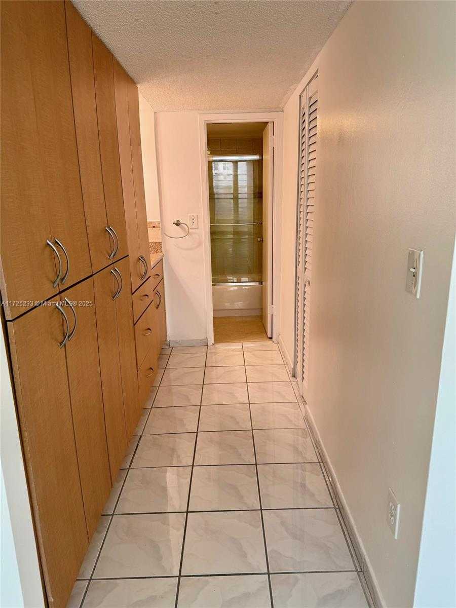 Small Image of 5701 COLLINS AVE #1011, Miami Beach Number 18