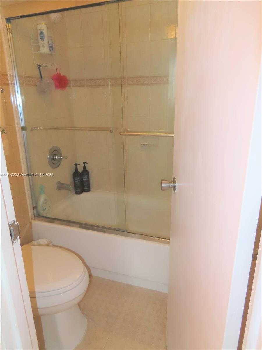 Small Image of 5701 COLLINS AVE #1011, Miami Beach Number 19