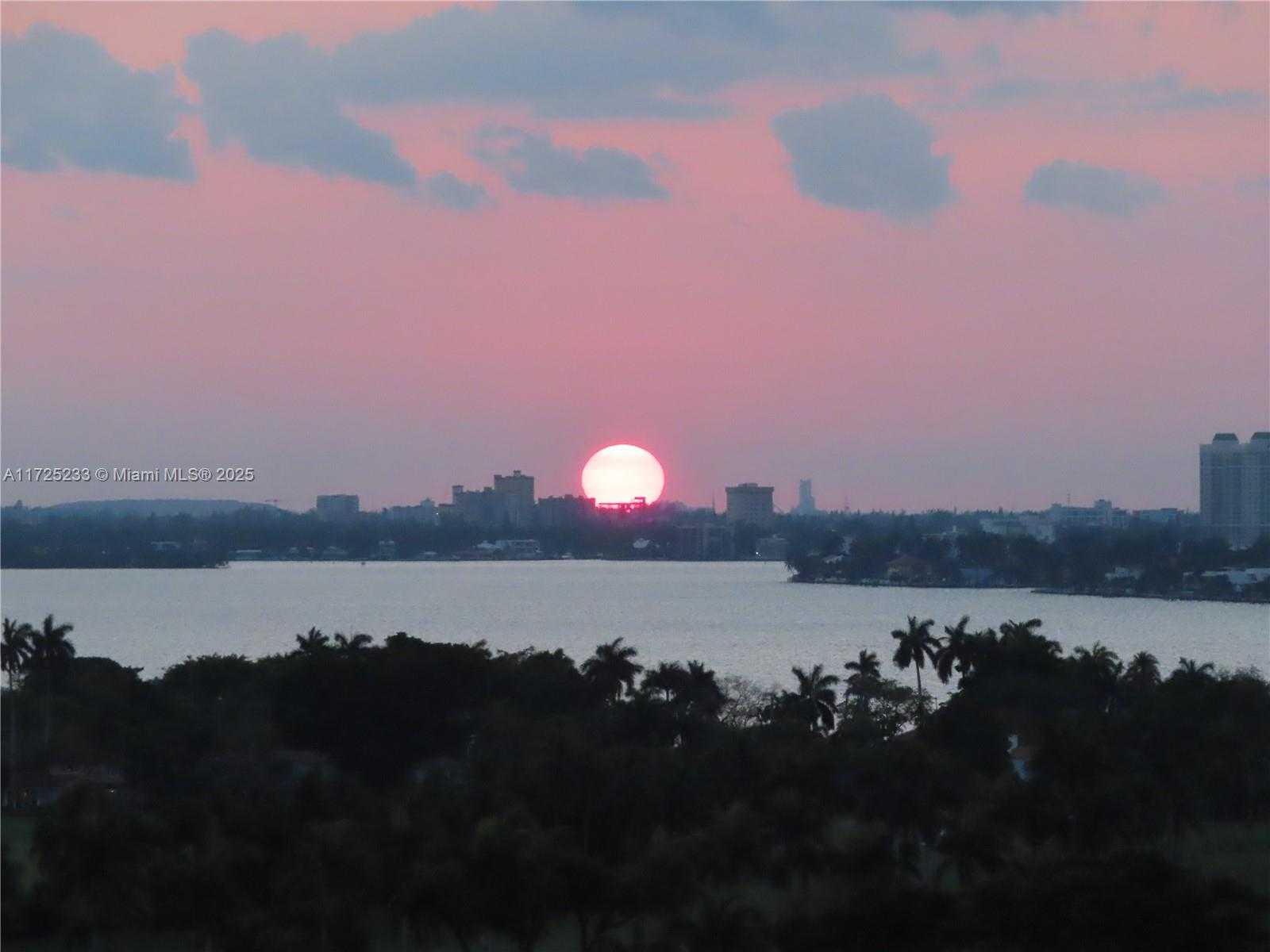 Small Image of 5701 COLLINS AVE #1011, Miami Beach Number 21