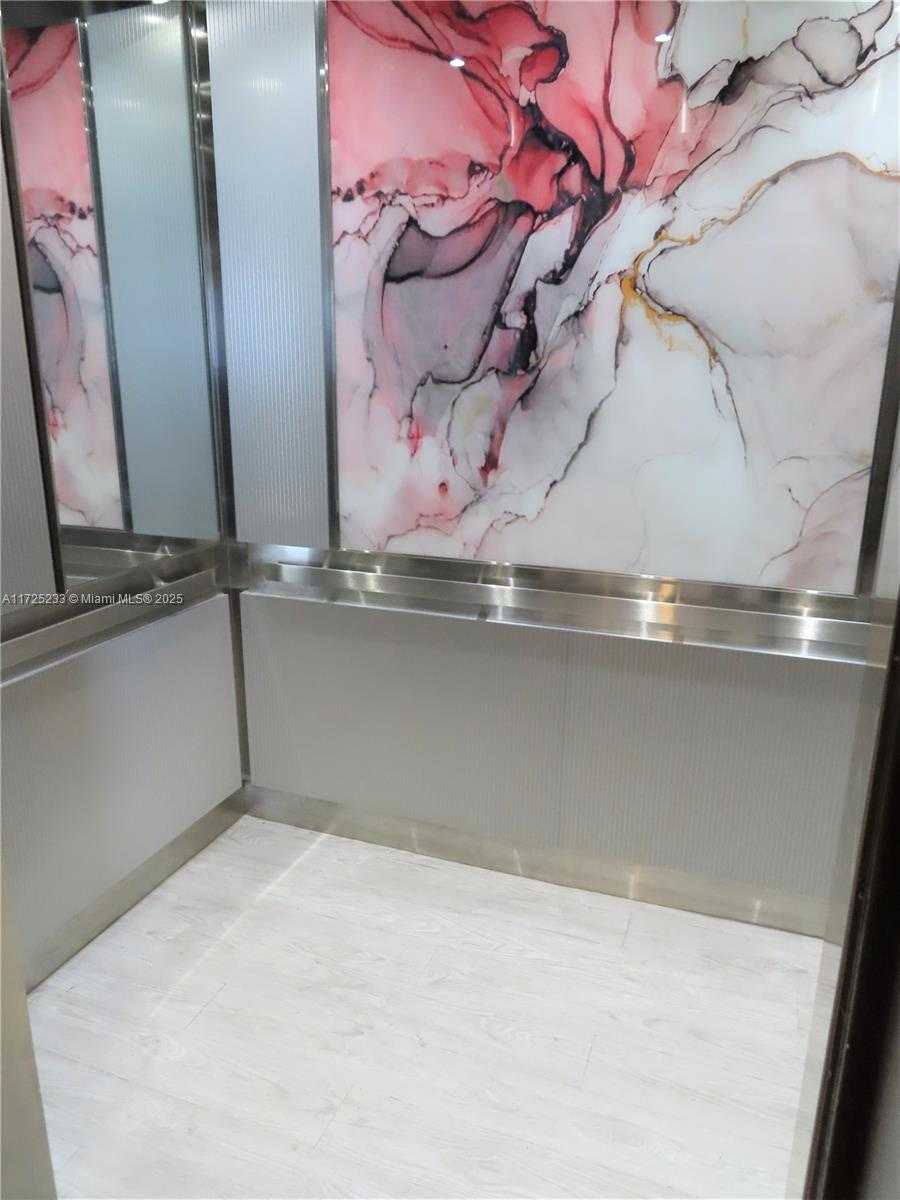 Small Image of 5701 COLLINS AVE #1011, Miami Beach Number 3