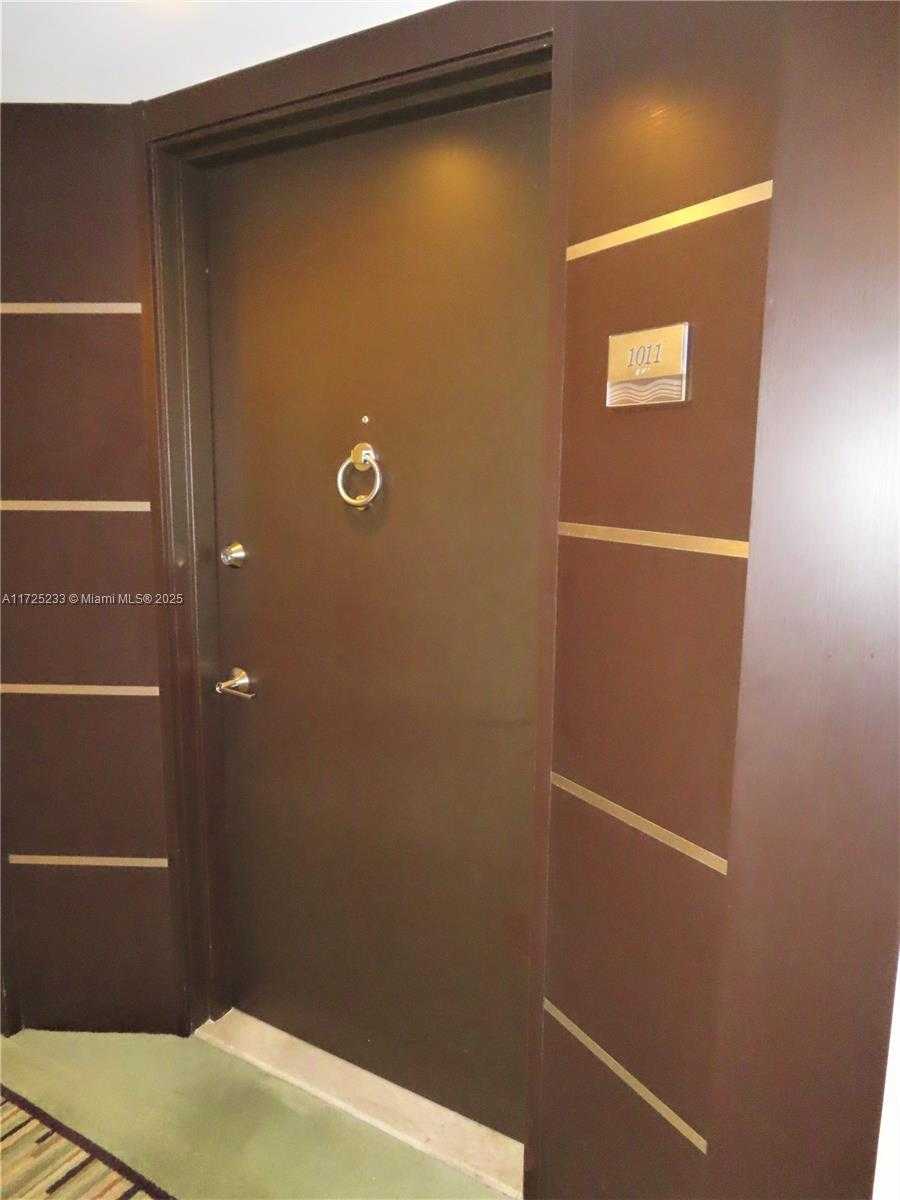 Small Image of 5701 COLLINS AVE #1011, Miami Beach Number 4