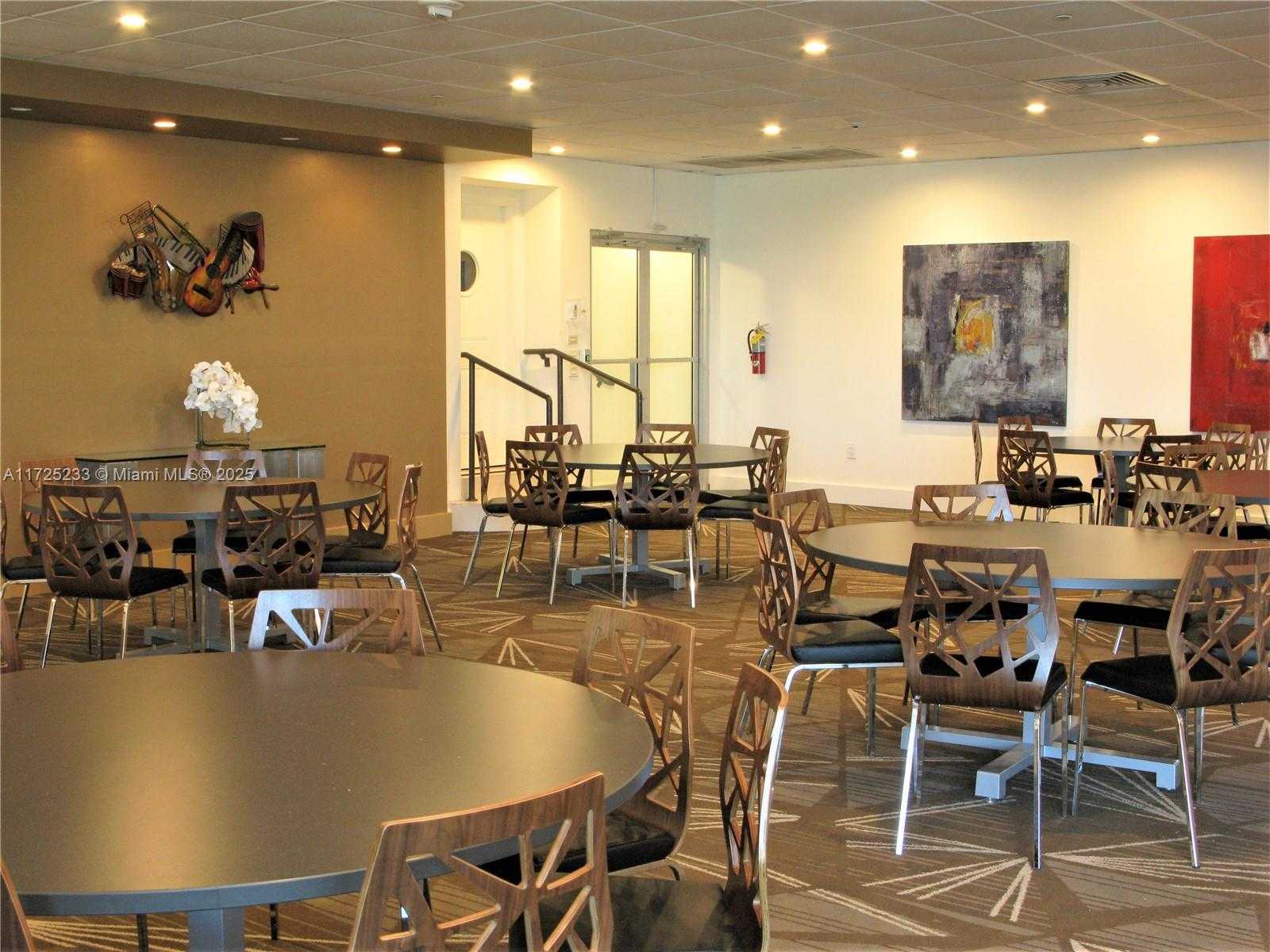 Small Image of 5701 COLLINS AVE #1011, Miami Beach Number 48