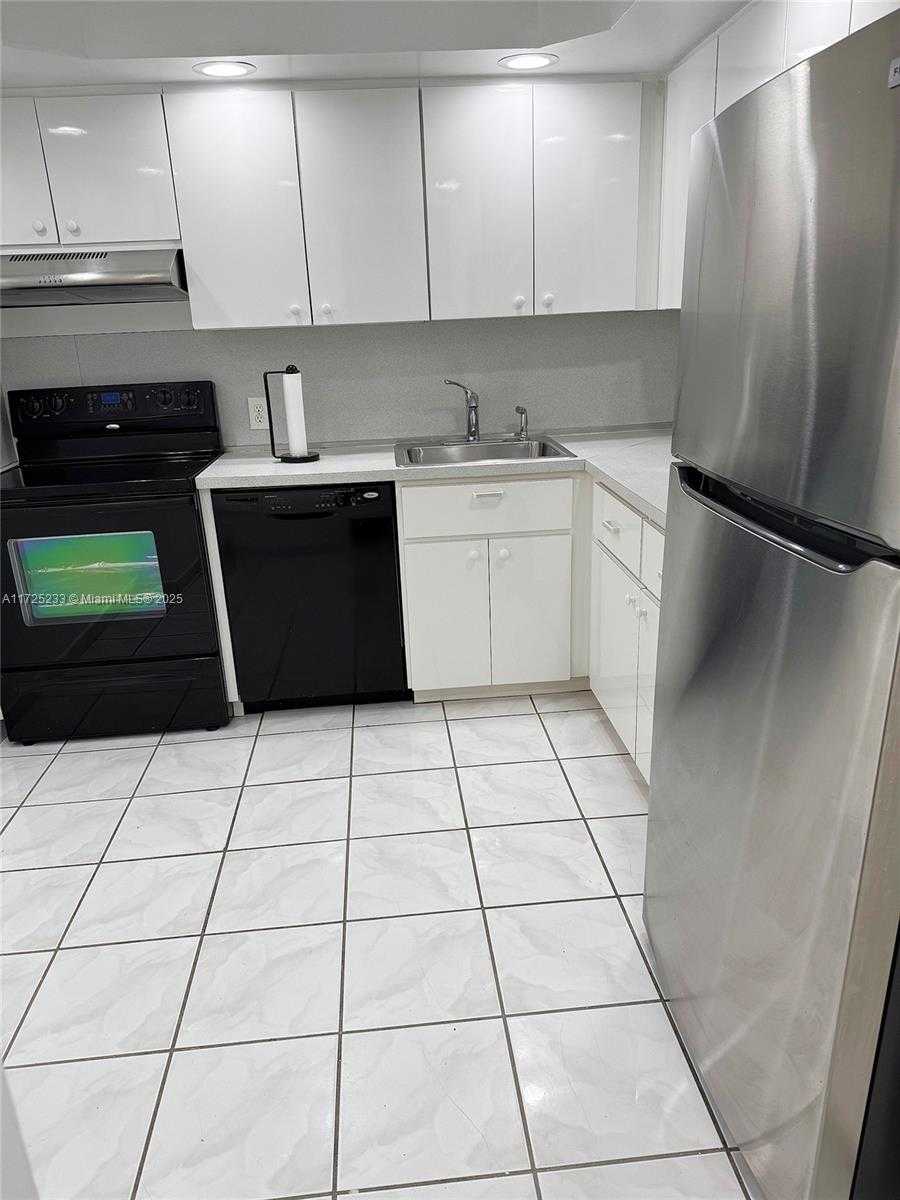 Small Image of 5701 COLLINS AVE #1011, Miami Beach Number 7