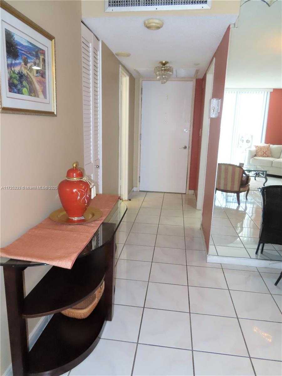 Small Image of 5701 COLLINS AVE #1011, Miami Beach Number 9