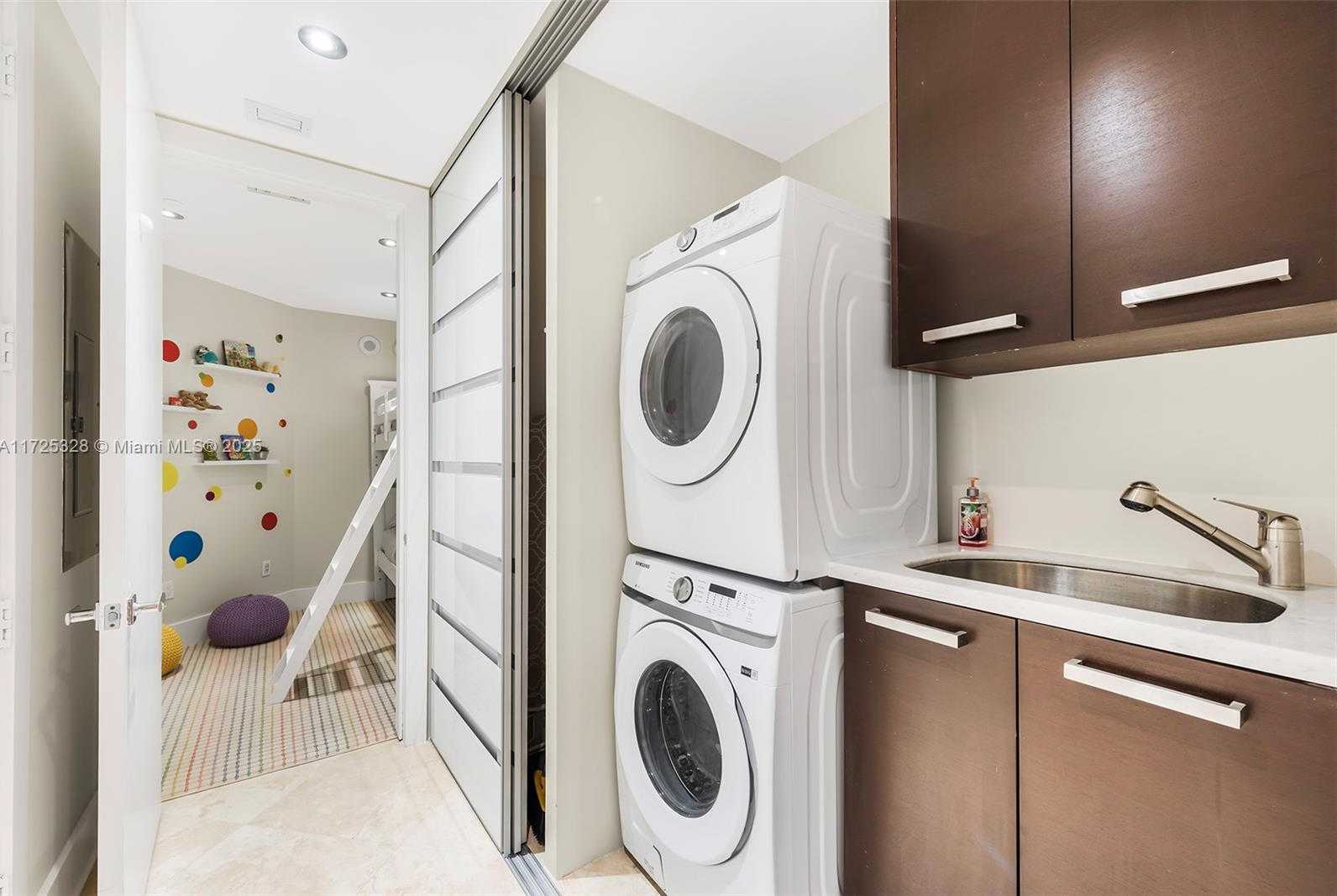 Small Image of 5959 COLLINS AVE #606, Miami Beach Number 23