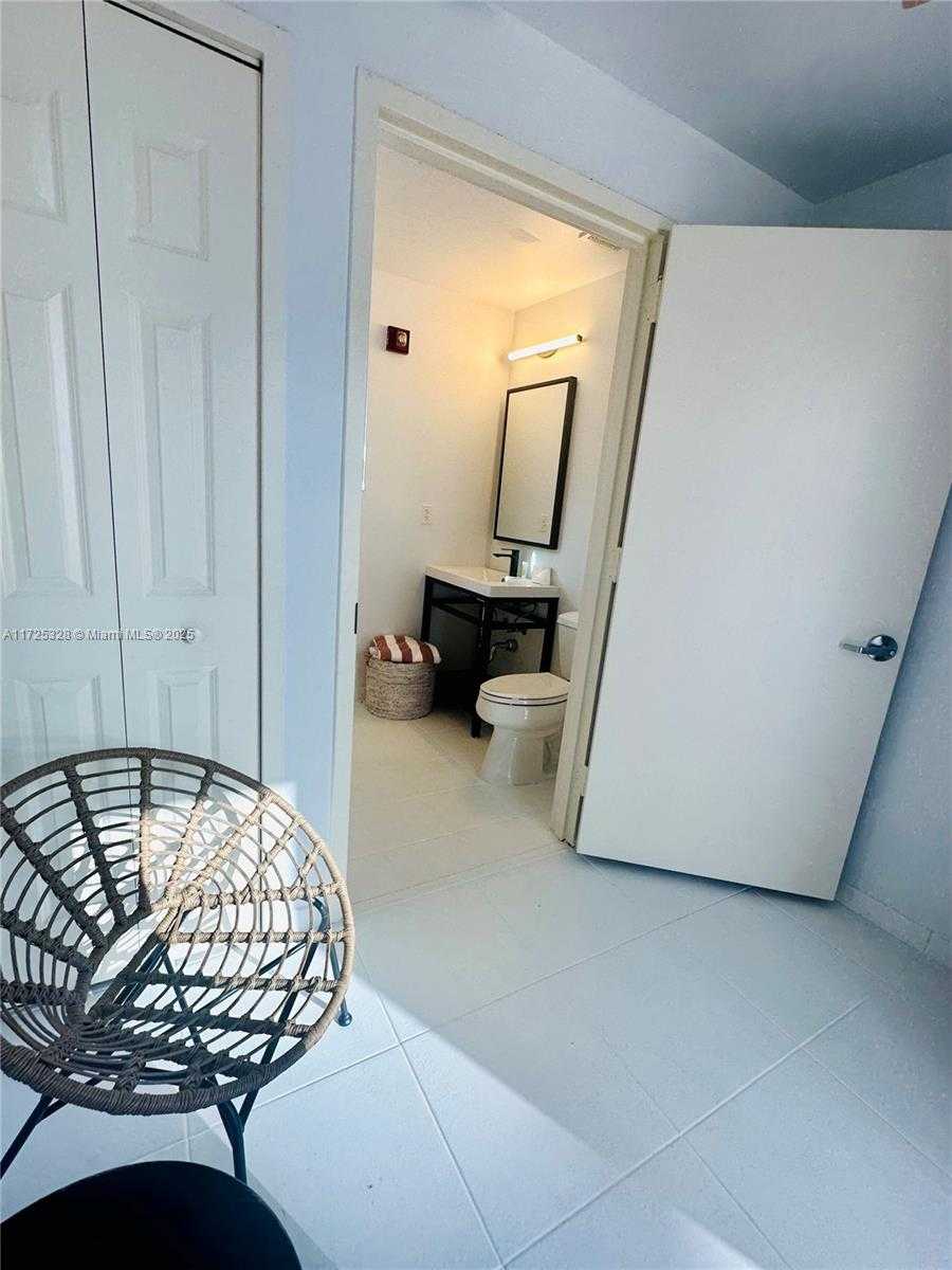 Small Image of 5959 COLLINS AVE #606, Miami Beach Number 37