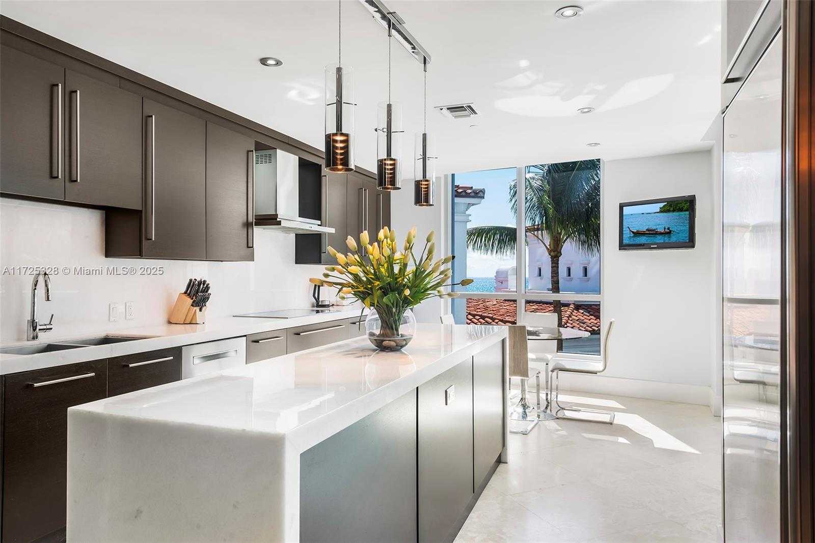 Small Image of 5959 COLLINS AVE #606, Miami Beach Number 4