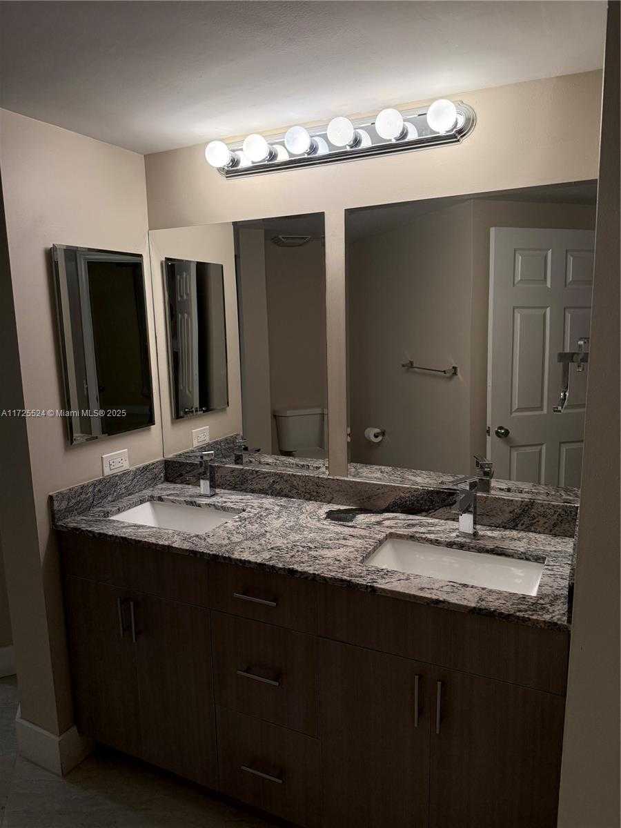 Small Image of 17150 NORTH BAY RD #2102, Sunny Isles Beach Number 15