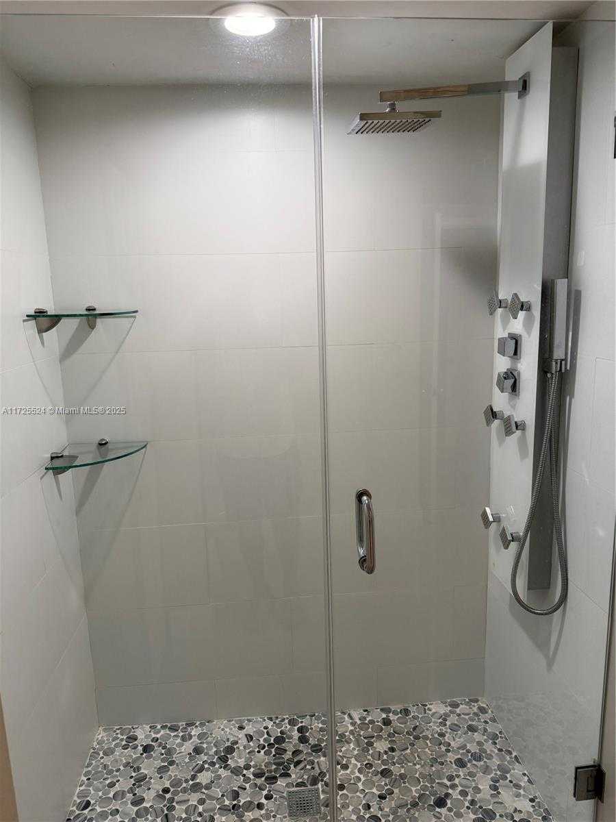 Small Image of 17150 NORTH BAY RD #2102, Sunny Isles Beach Number 16