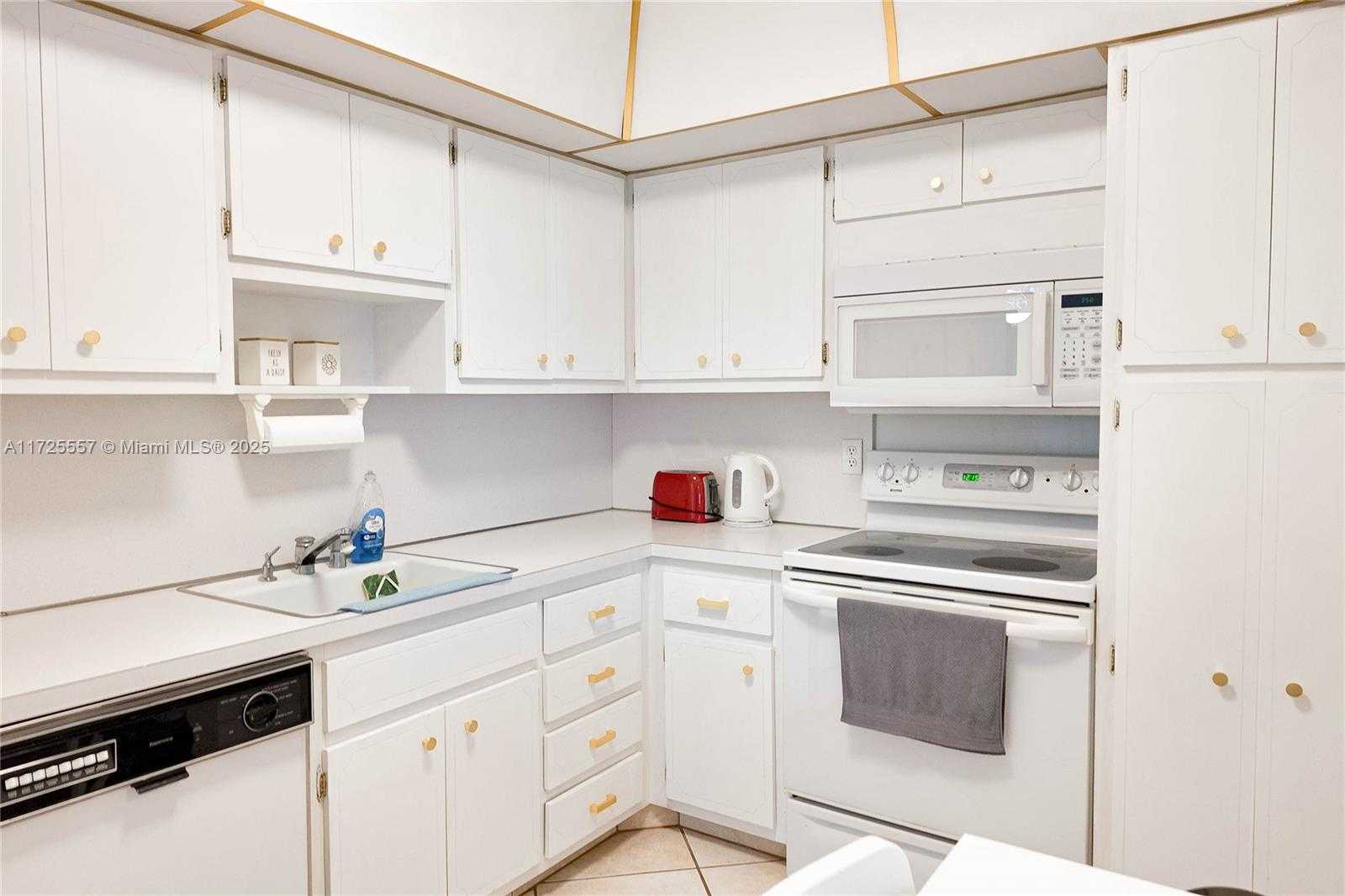 Small Image of 1950 SOUTH OCEAN DR #9K, Hallandale Beach Number 17