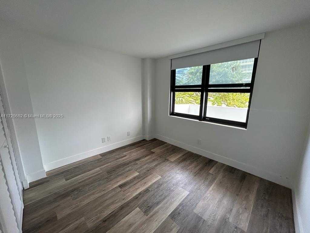 Small Image of 4301 COLLINS AVE #208, Miami Beach Number 10