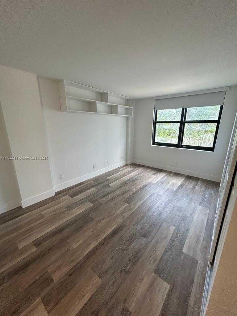 Small Image of 4301 COLLINS AVE #208, Miami Beach Number 11
