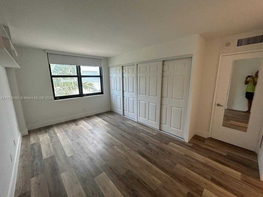 Small Image of 4301 COLLINS AVE #208, Miami Beach Number 13