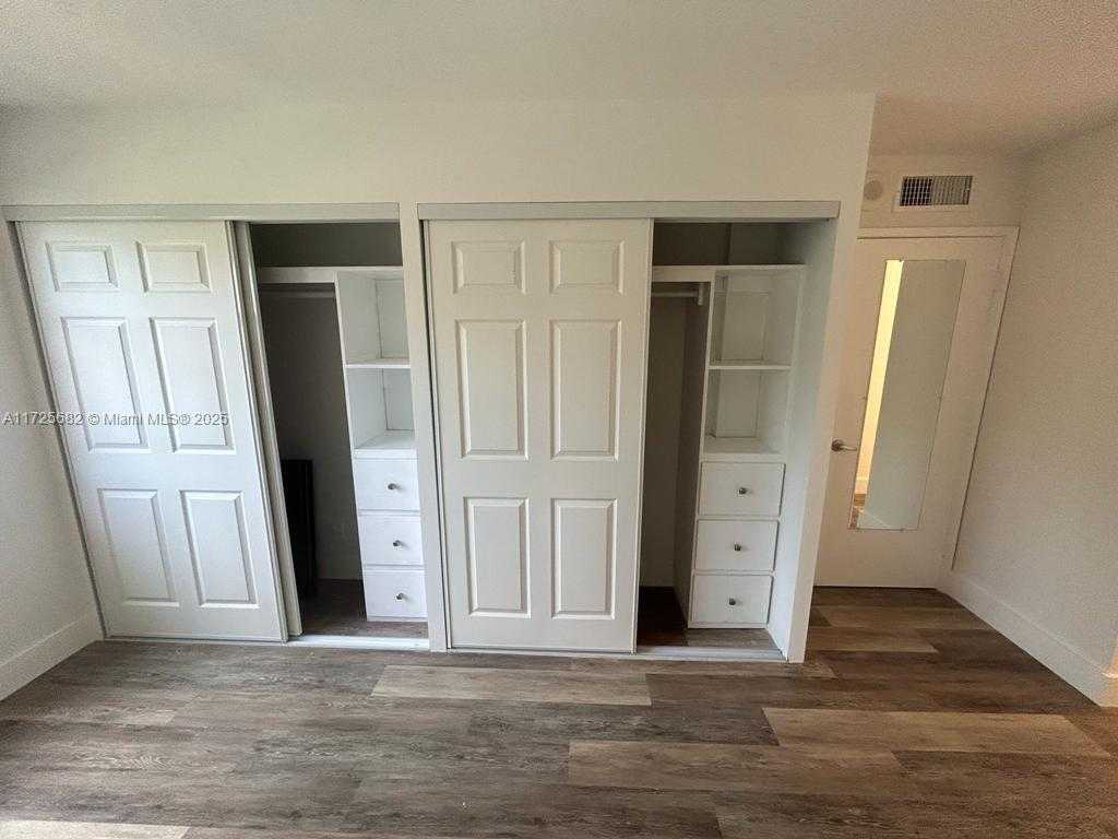 Small Image of 4301 COLLINS AVE #208, Miami Beach Number 17