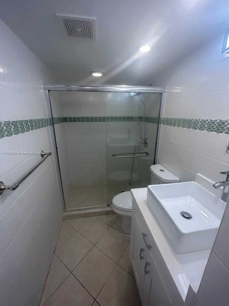 Small Image of 4301 COLLINS AVE #208, Miami Beach Number 19