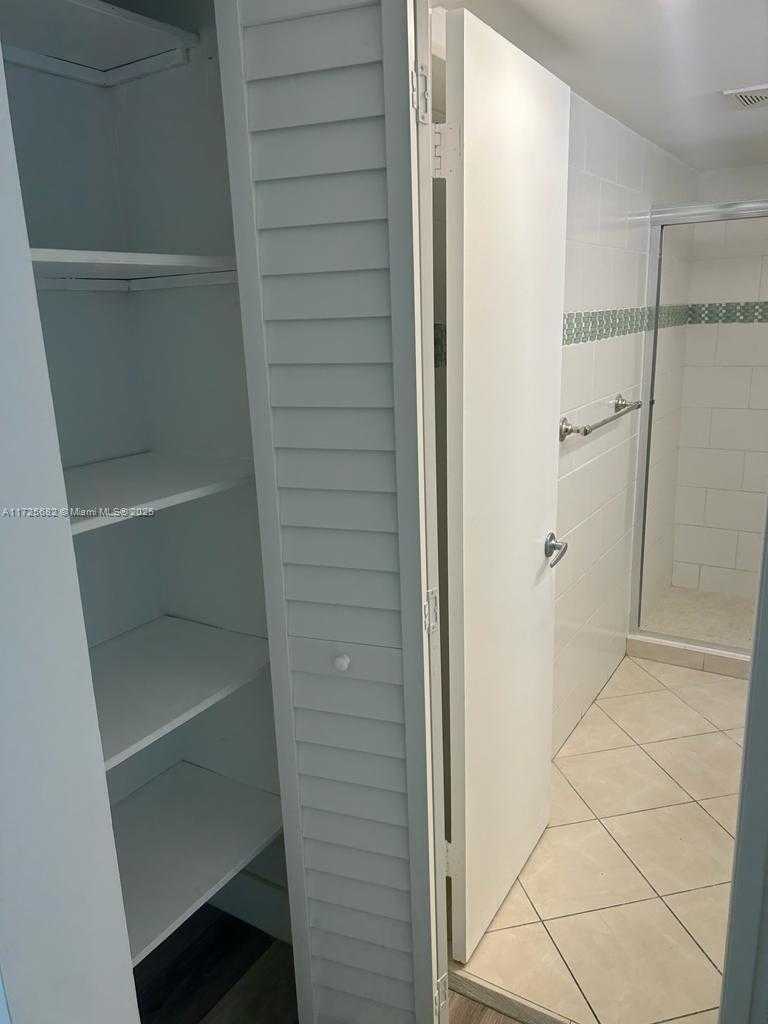 Small Image of 4301 COLLINS AVE #208, Miami Beach Number 21
