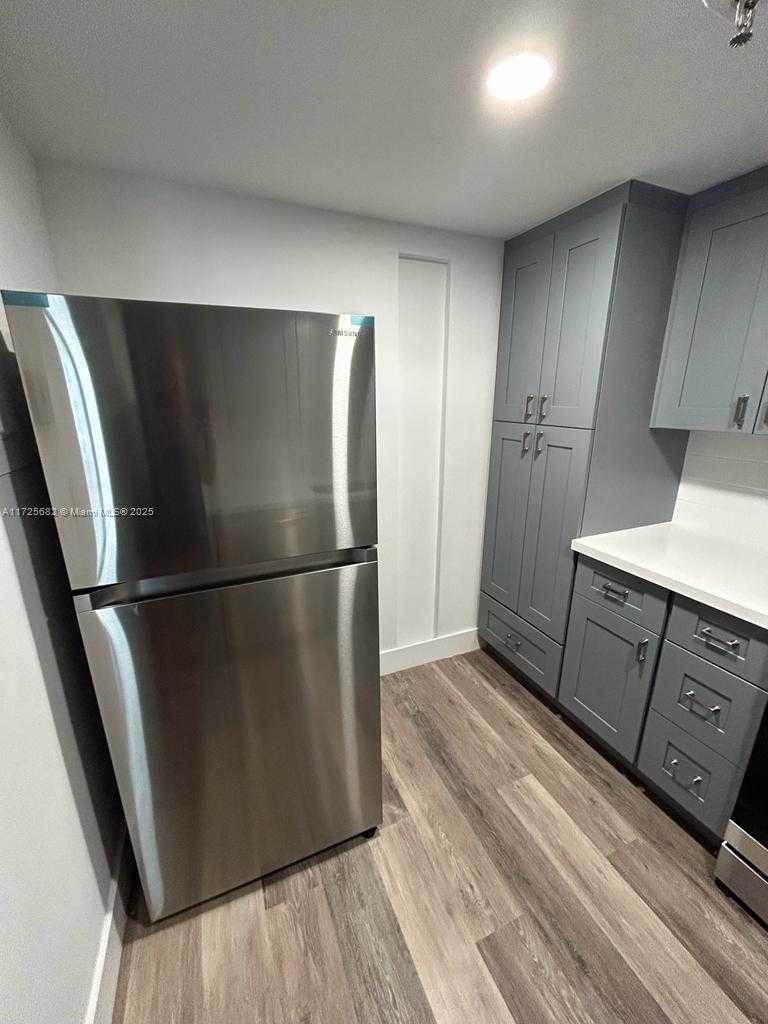 Small Image of 4301 COLLINS AVE #208, Miami Beach Number 6
