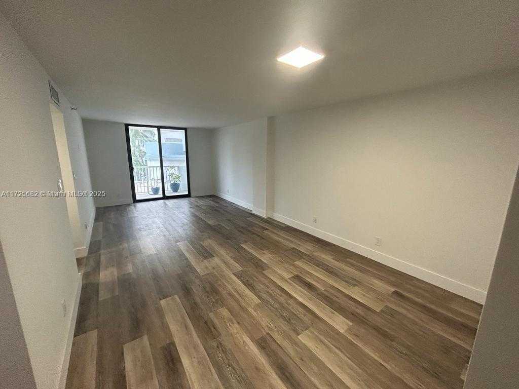 Small Image of 4301 COLLINS AVE #208, Miami Beach Number 7