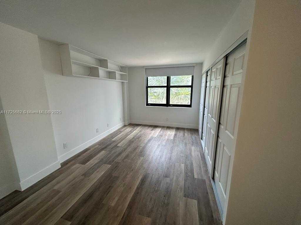 Small Image of 4301 COLLINS AVE #208, Miami Beach Number 9