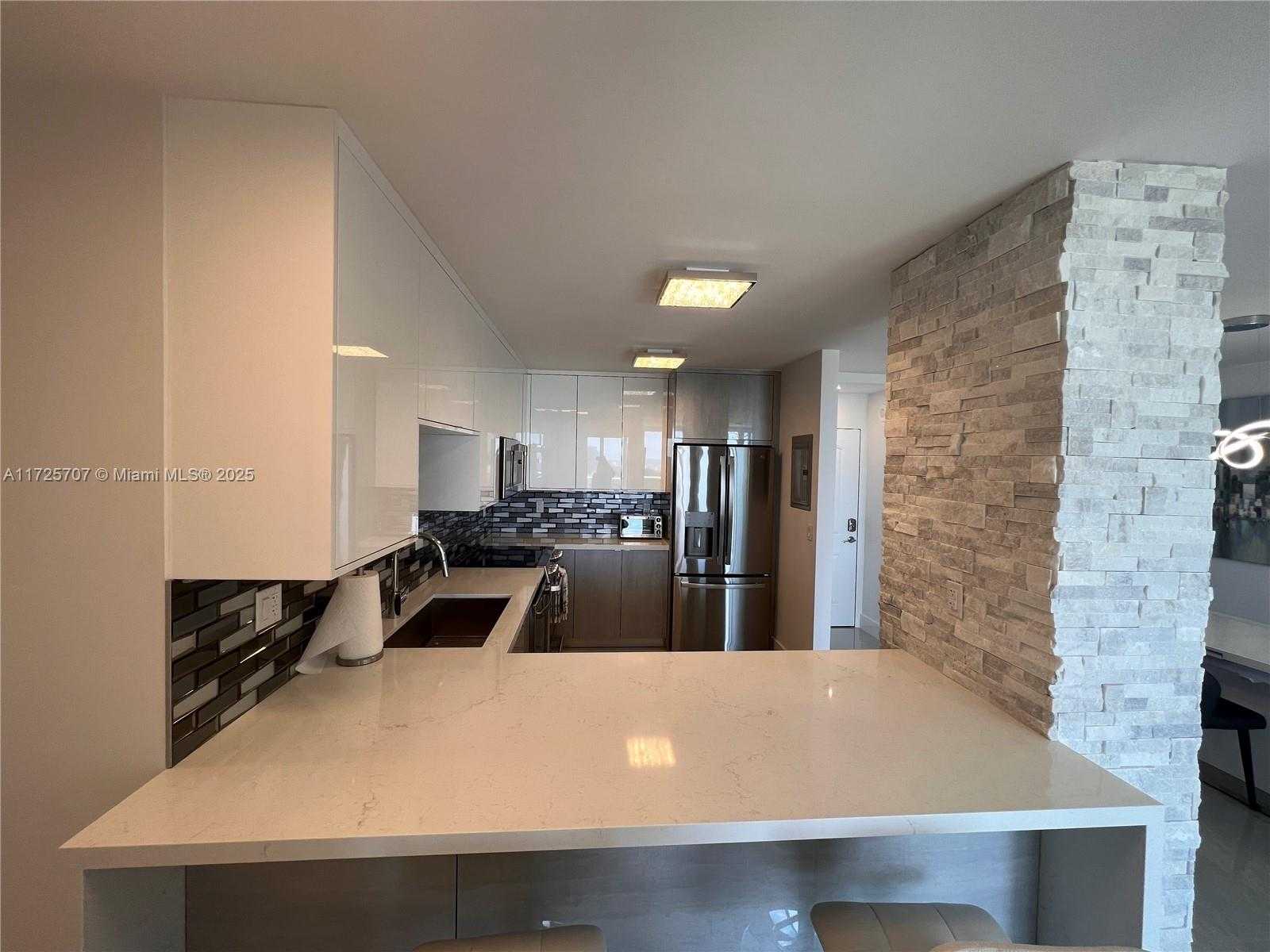 Small Image of 100 BAYVIEW DR #1524, Sunny Isles Beach Number 11