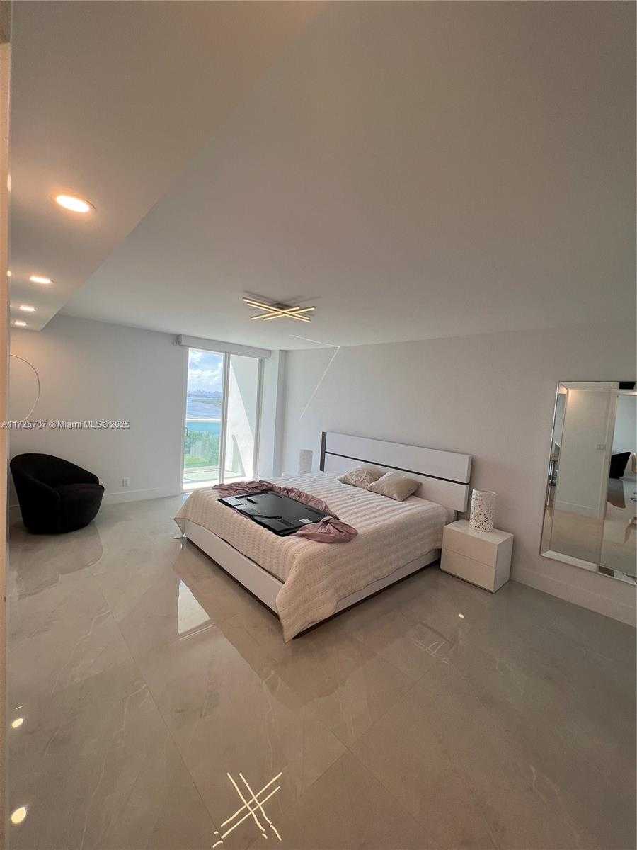 Small Image of 100 BAYVIEW DR #1524, Sunny Isles Beach Number 12