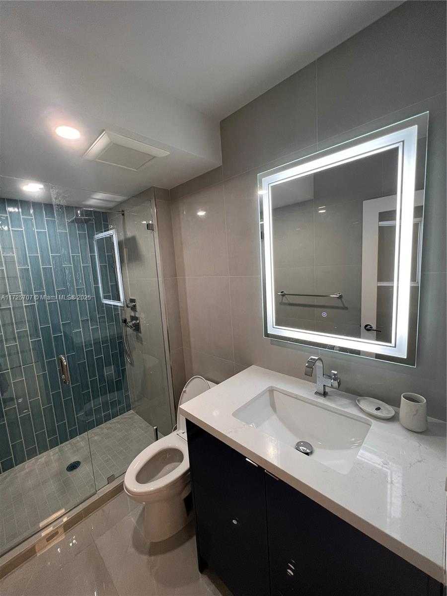 Small Image of 100 BAYVIEW DR #1524, Sunny Isles Beach Number 13