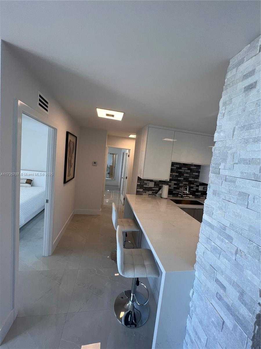 Small Image of 100 BAYVIEW DR #1524, Sunny Isles Beach Number 15