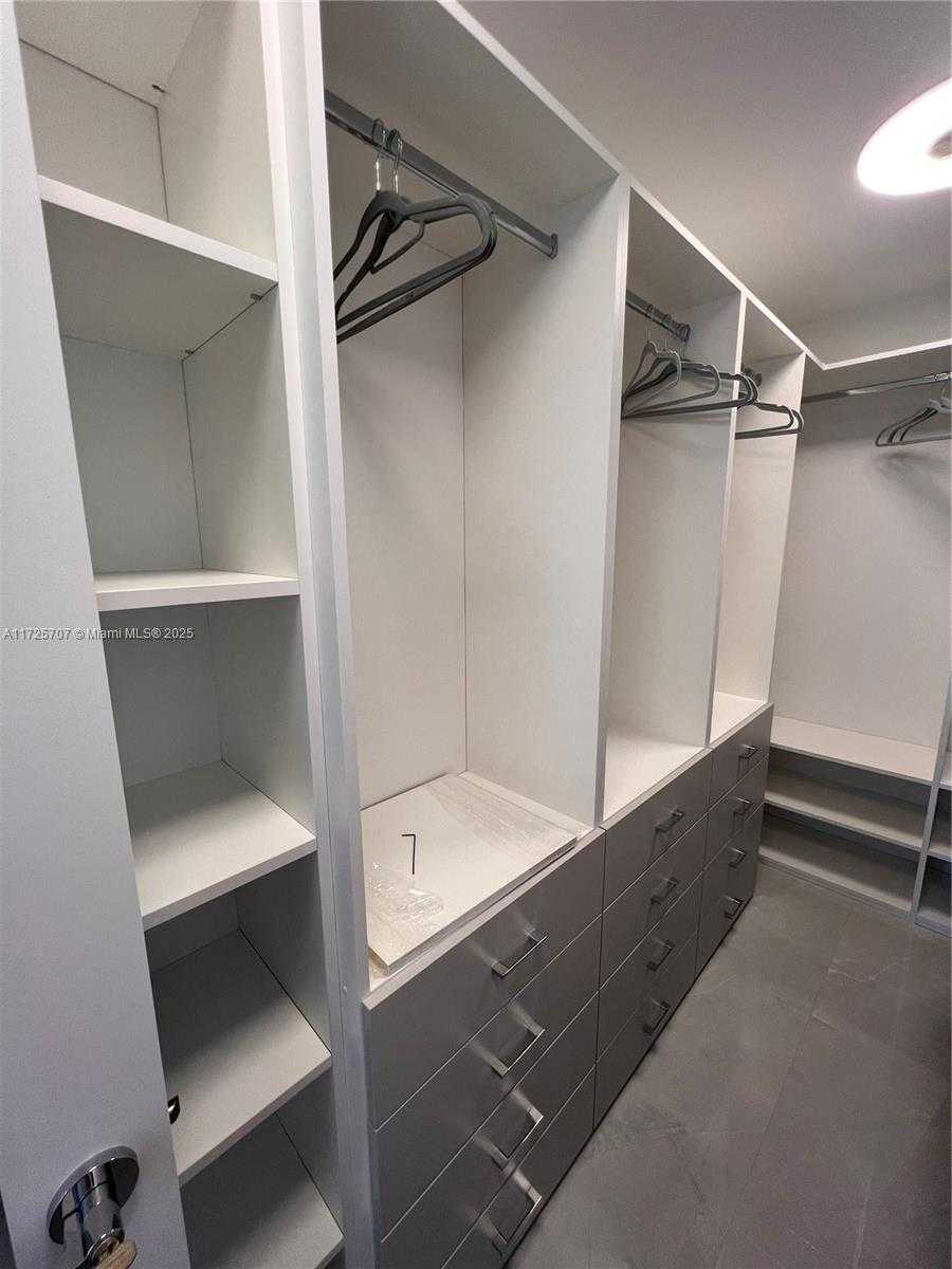 Small Image of 100 BAYVIEW DR #1524, Sunny Isles Beach Number 17