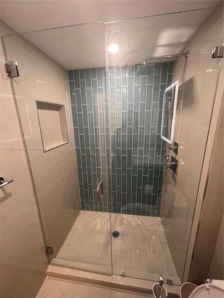 Small Image of 100 BAYVIEW DR #1524, Sunny Isles Beach Number 21