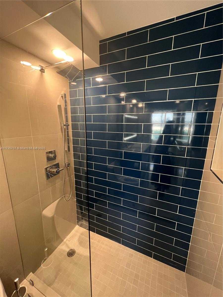 Small Image of 100 BAYVIEW DR #1524, Sunny Isles Beach Number 22