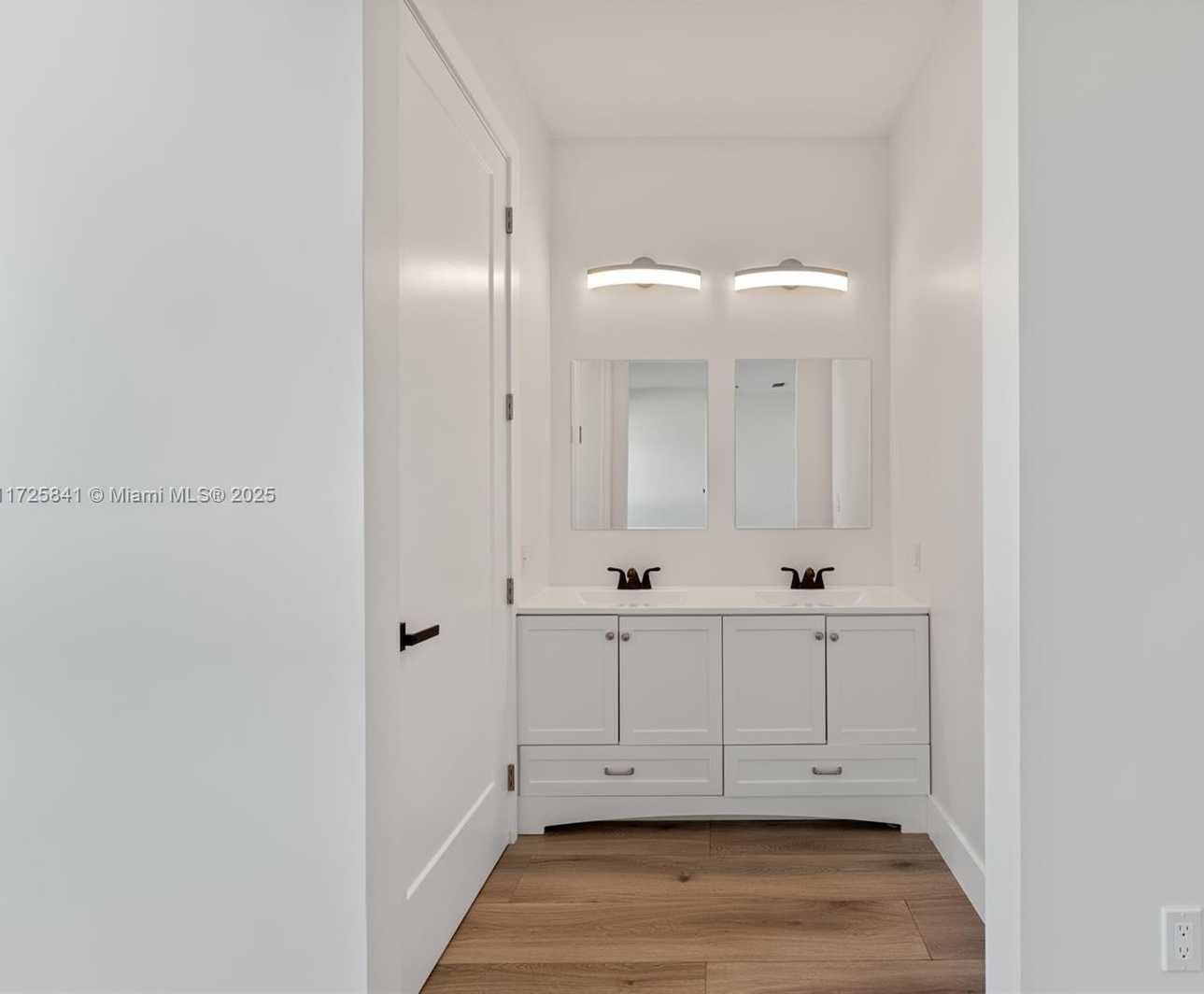 Small Image of 18071 SOUTH WEST 176 ST, Miami Number 10