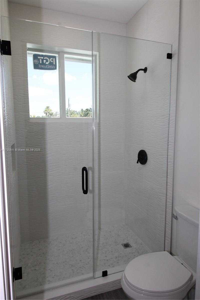 Small Image of 18071 SOUTH WEST 176 ST, Miami Number 11