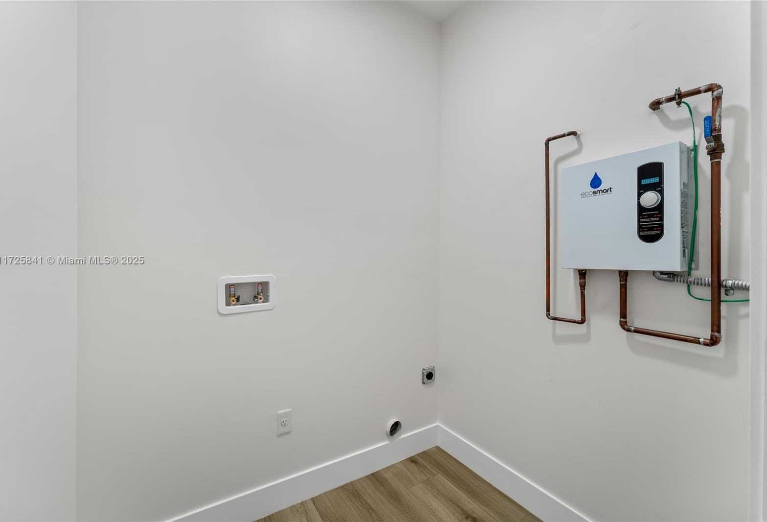 Small Image of 18071 SOUTH WEST 176 ST, Miami Number 13