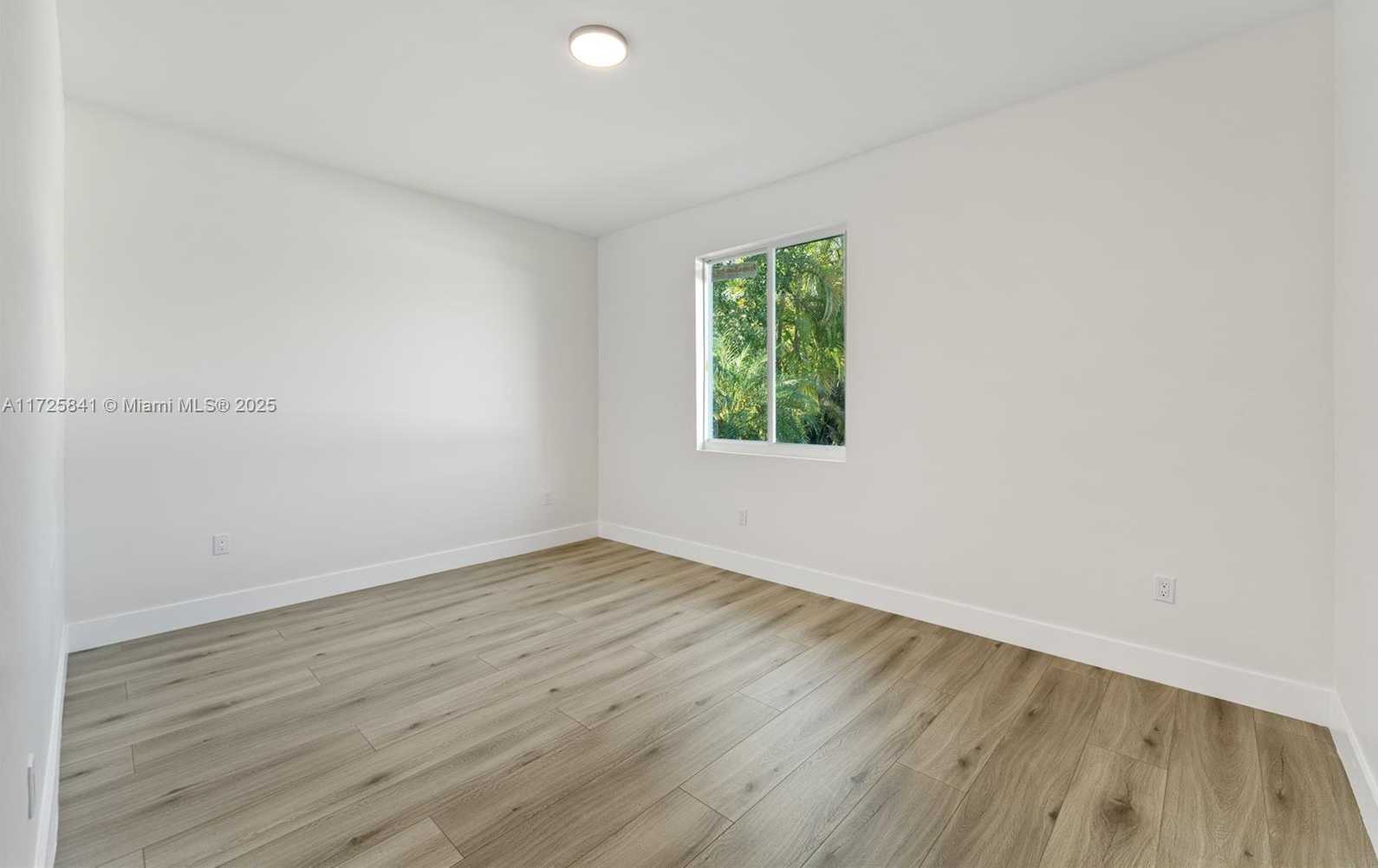 Small Image of 18071 SOUTH WEST 176 ST, Miami Number 14