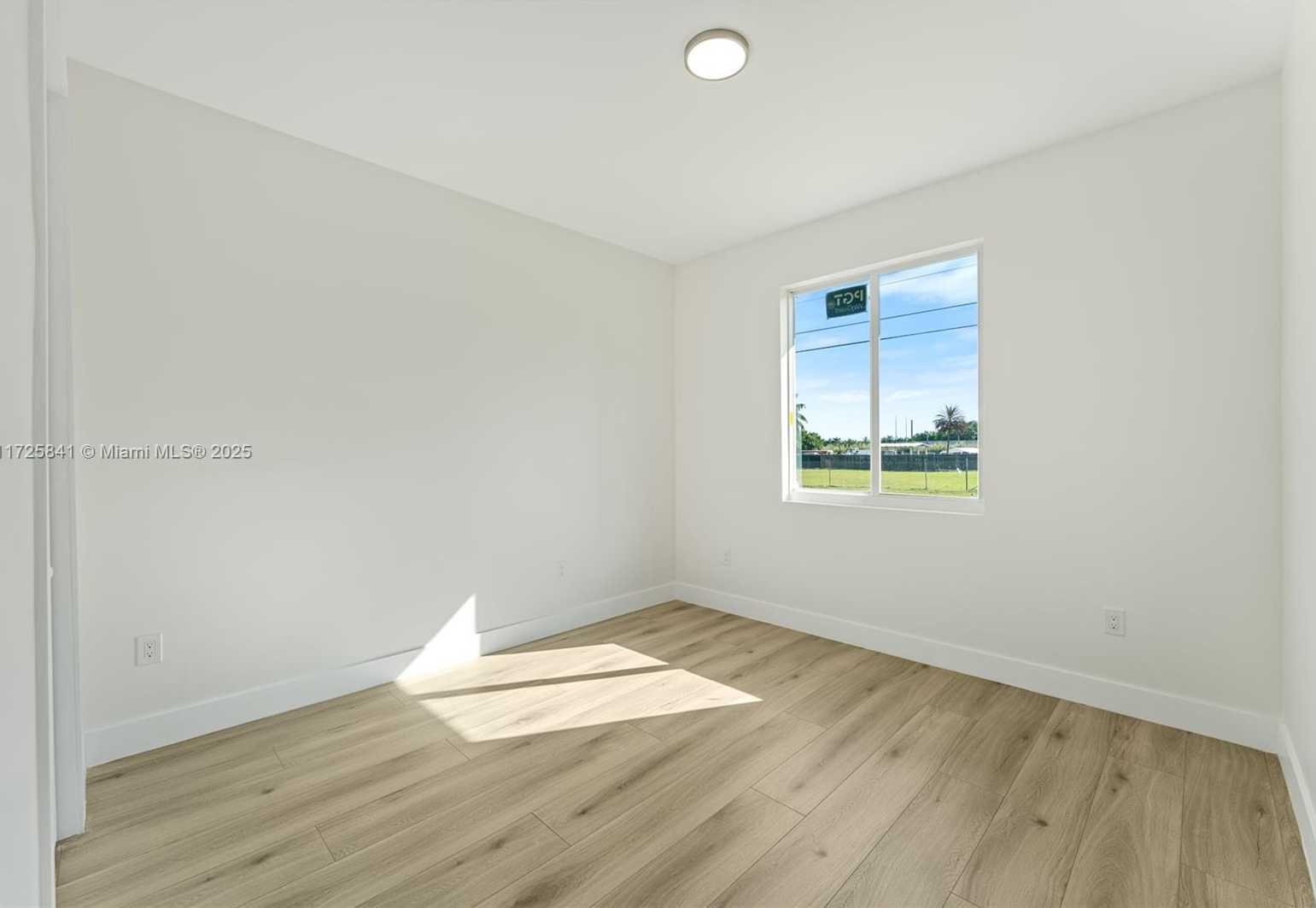 Small Image of 18071 SOUTH WEST 176 ST, Miami Number 19