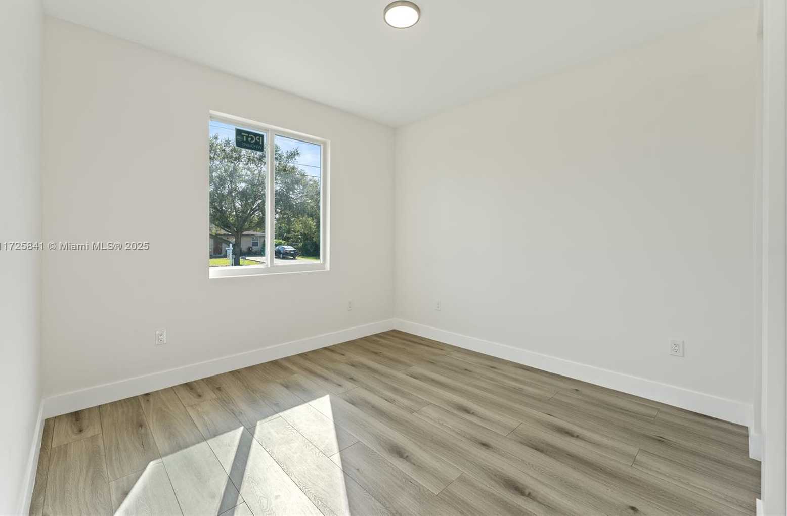 Small Image of 18071 SOUTH WEST 176 ST, Miami Number 23