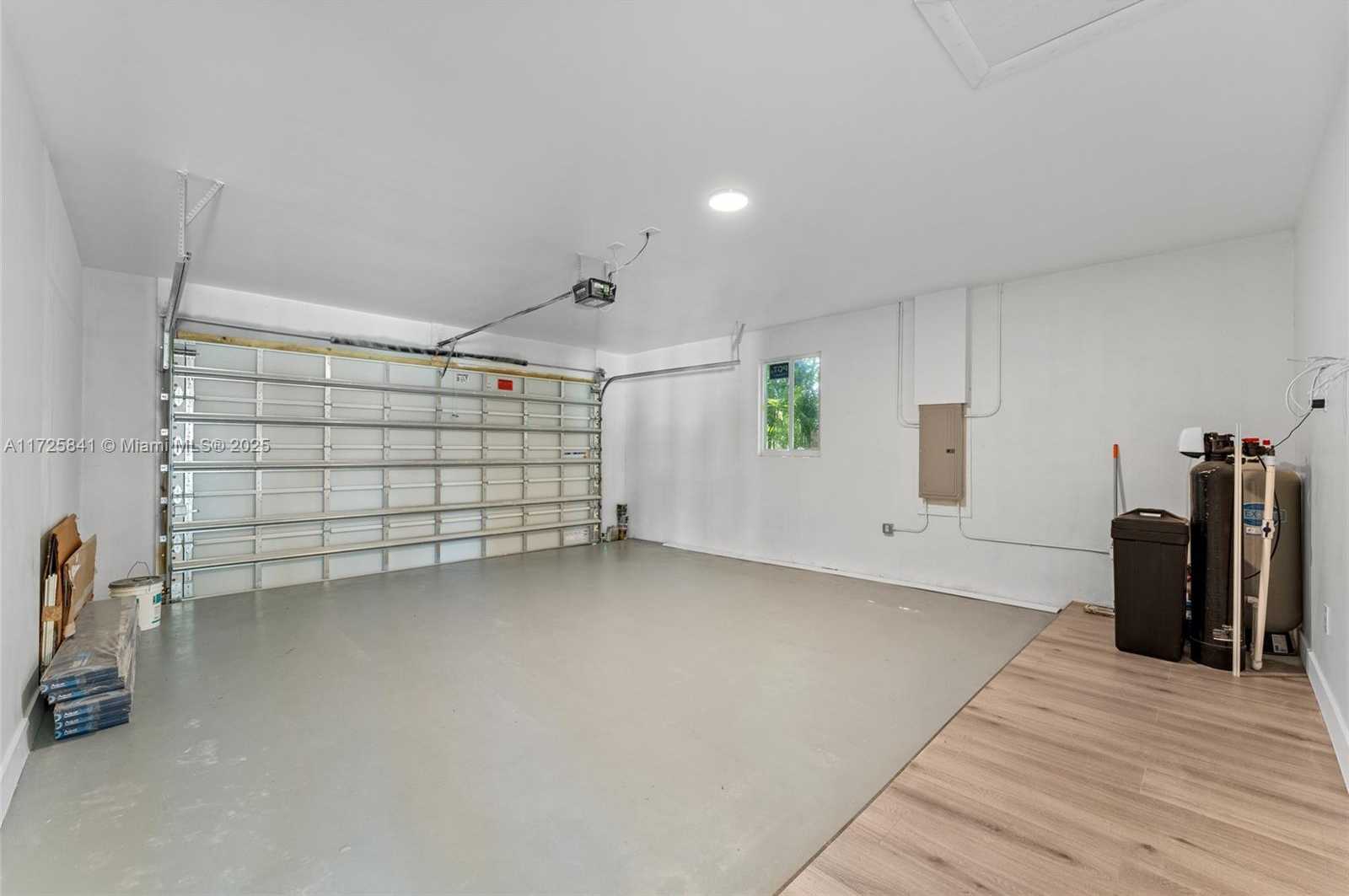 Small Image of 18071 SOUTH WEST 176 ST, Miami Number 24