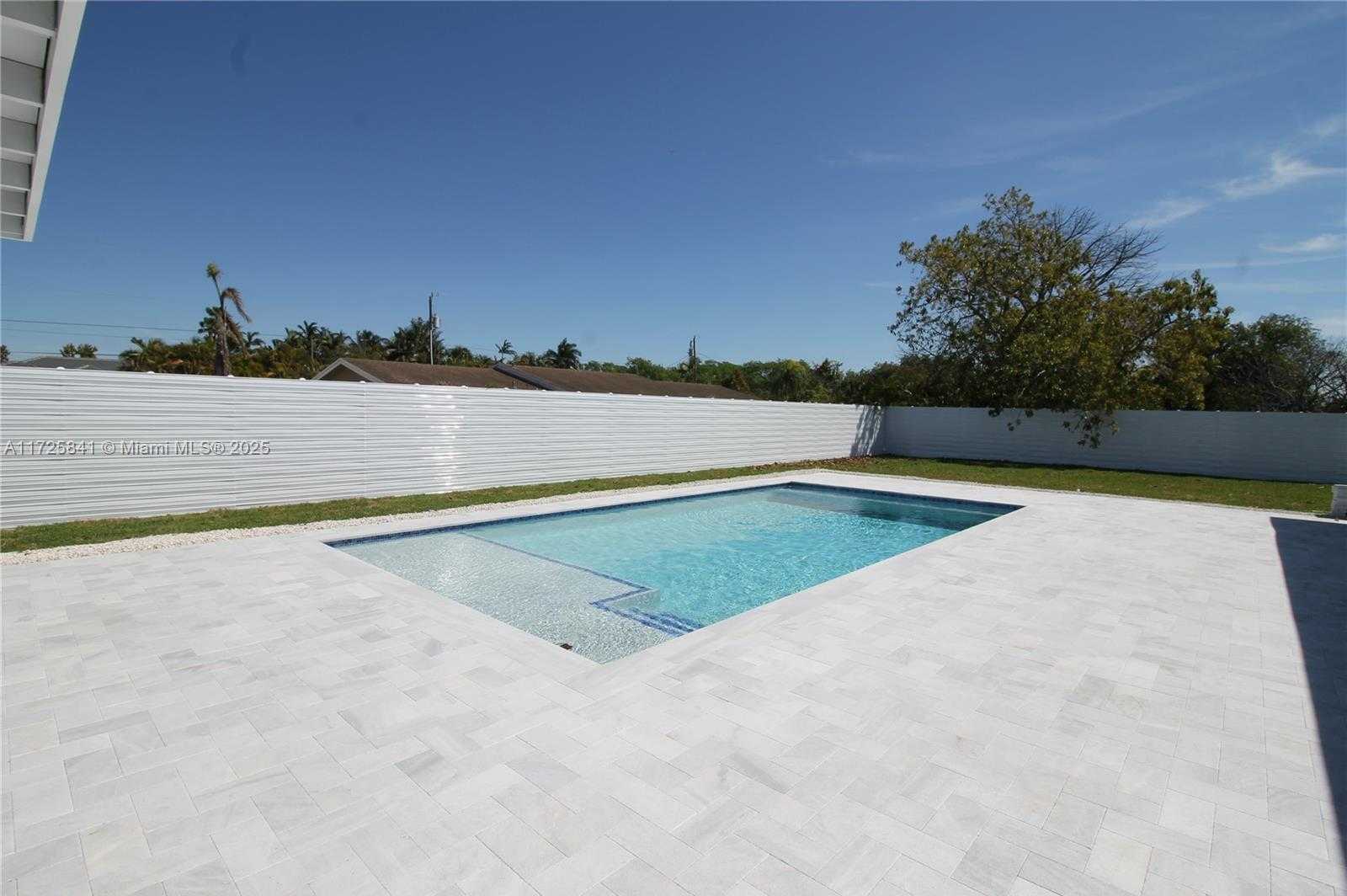 Small Image of 18071 SOUTH WEST 176 ST, Miami Number 25