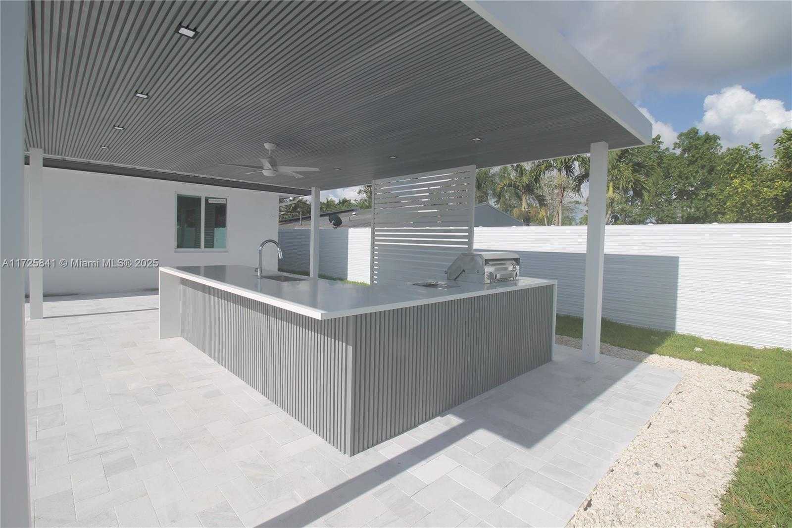 Small Image of 18071 SOUTH WEST 176 ST, Miami Number 29