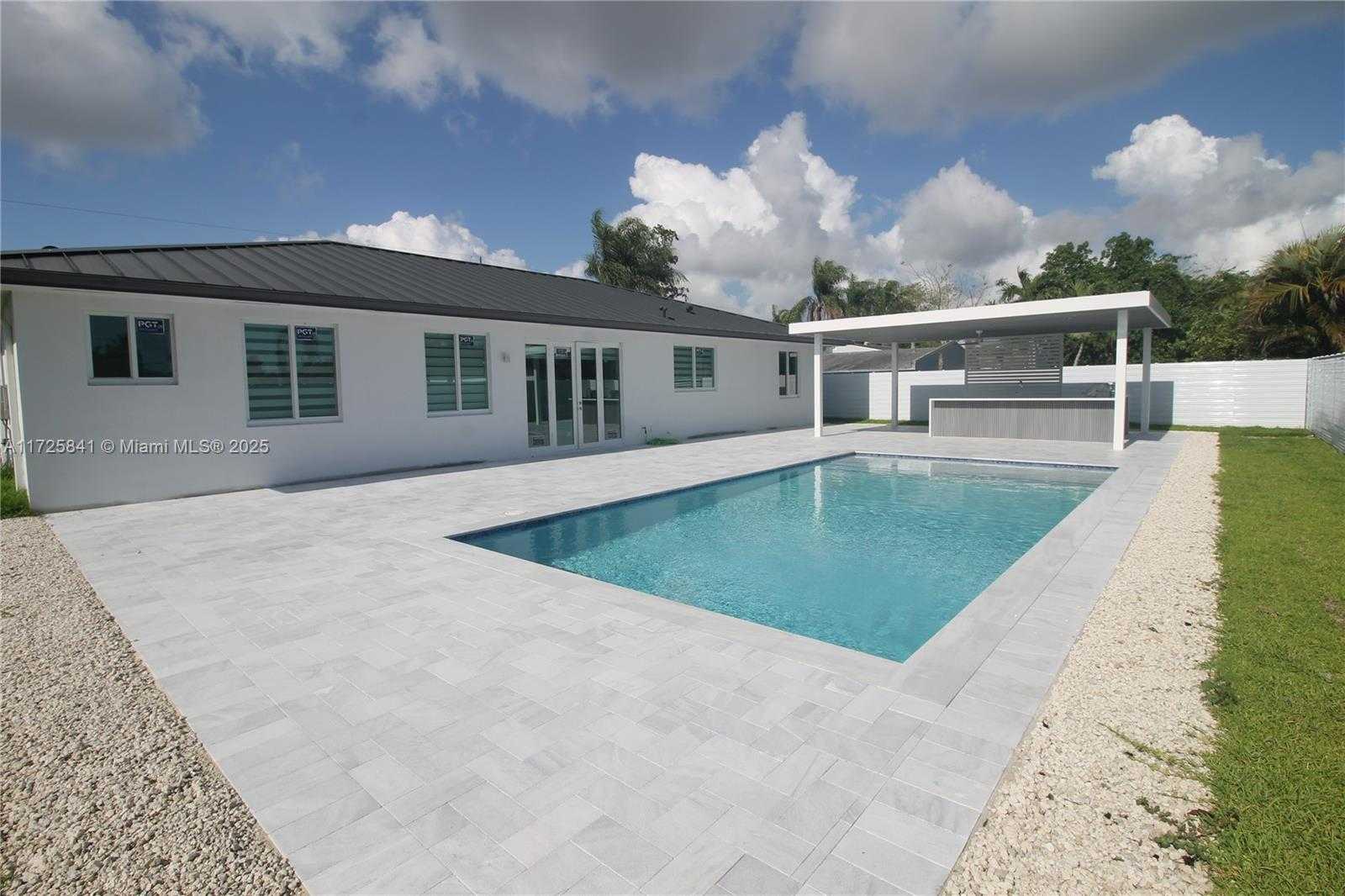 Small Image of 18071 SOUTH WEST 176 ST, Miami Number 31