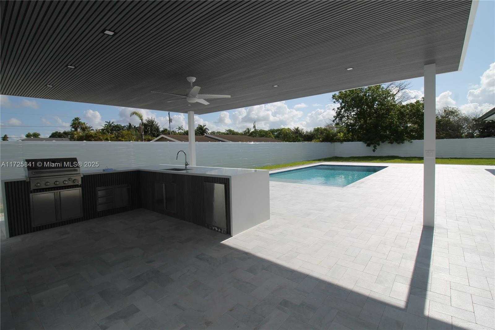 Small Image of 18071 SOUTH WEST 176 ST, Miami Number 34