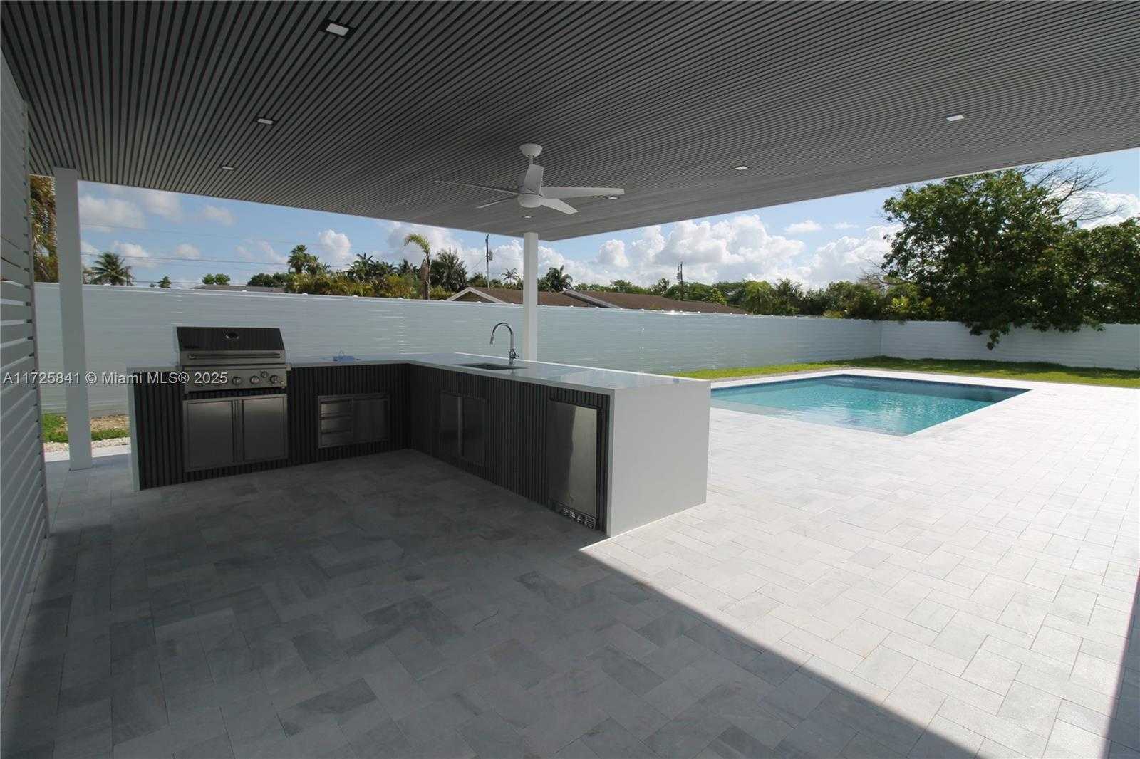 Small Image of 18071 SOUTH WEST 176 ST, Miami Number 35
