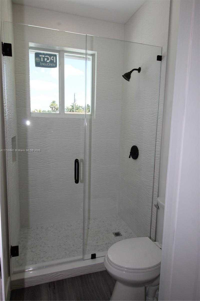 Small Image of 18071 SOUTH WEST 176 ST, Miami Number 36