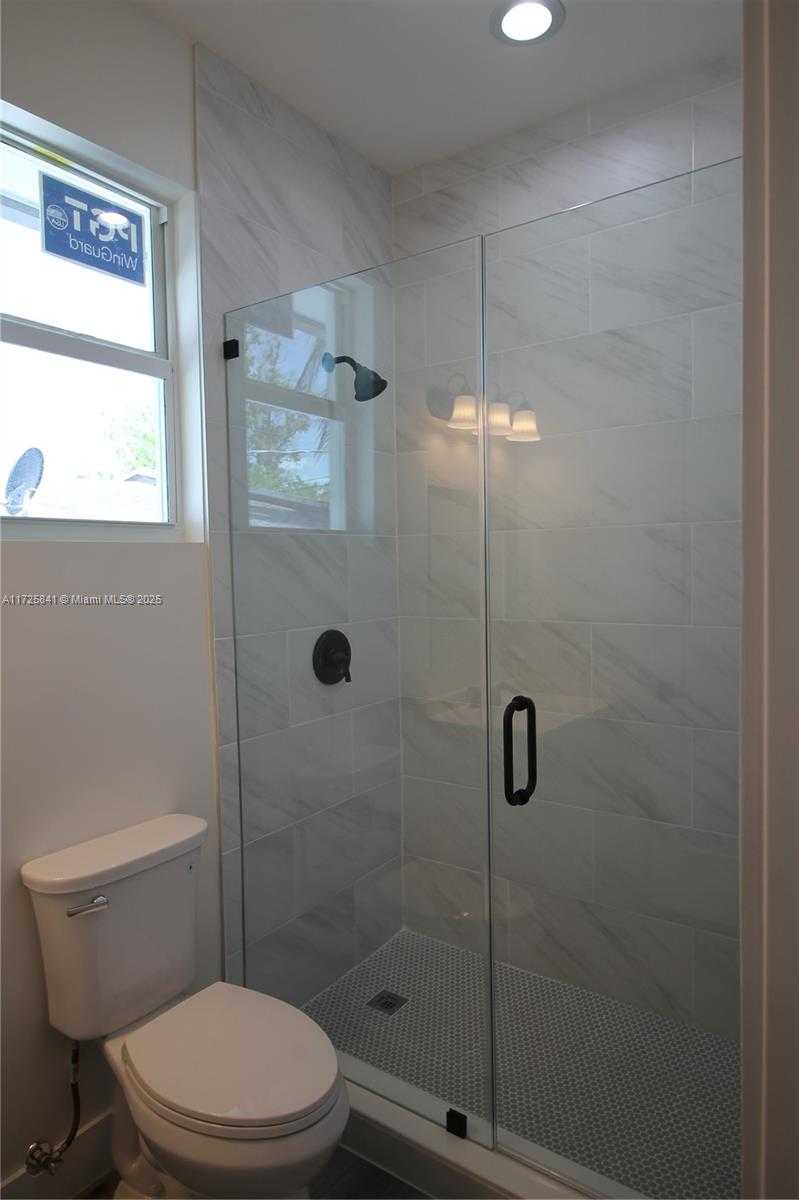 Small Image of 18071 SOUTH WEST 176 ST, Miami Number 37