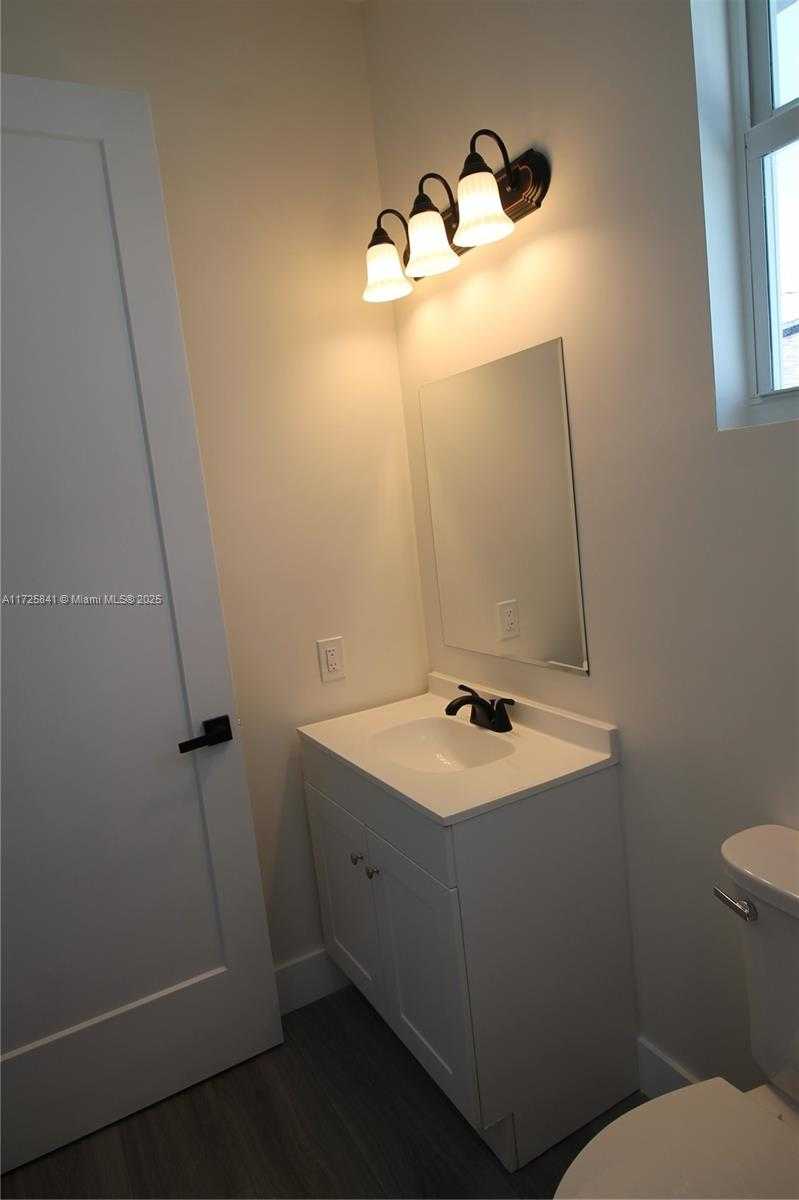 Small Image of 18071 SOUTH WEST 176 ST, Miami Number 39