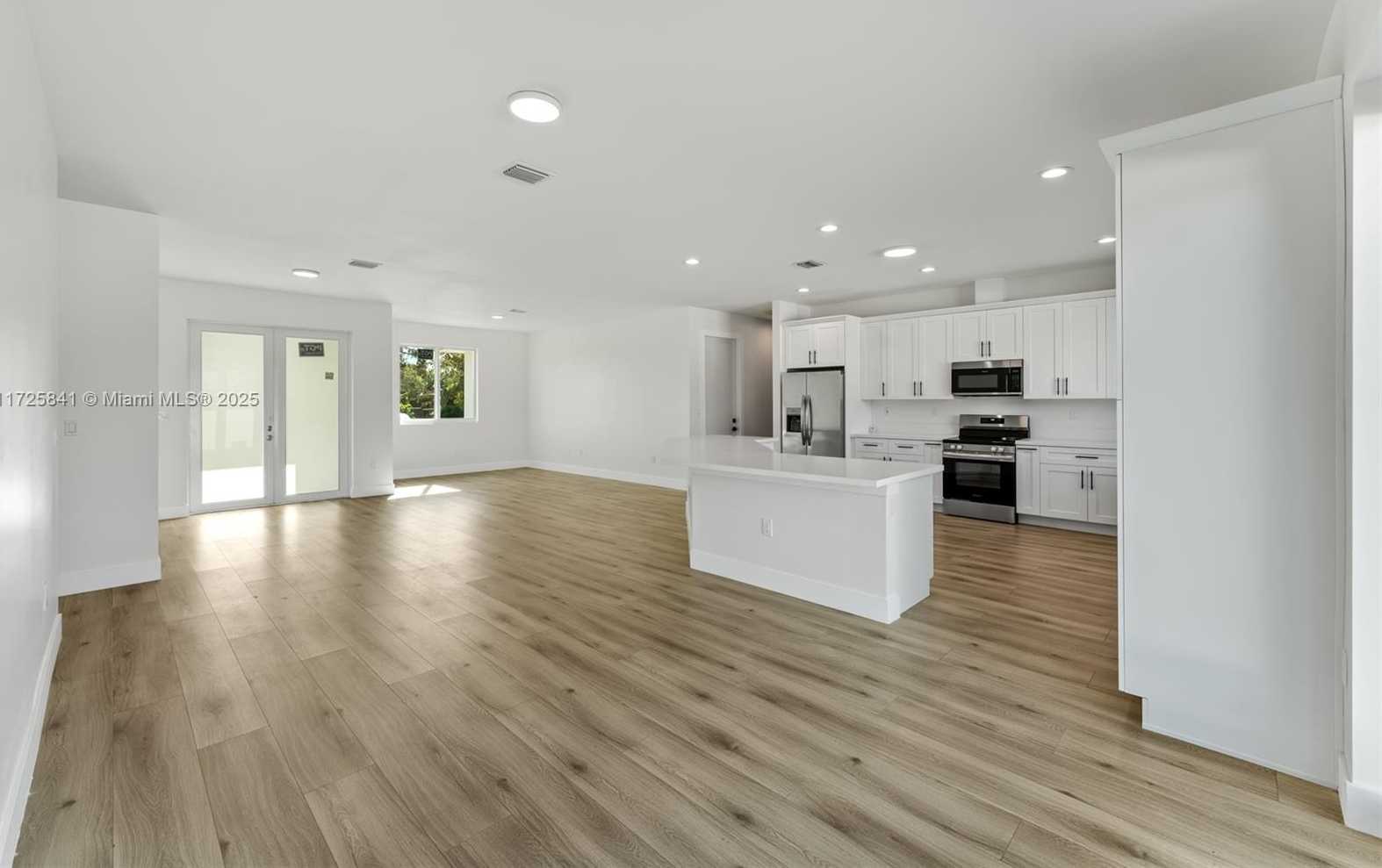 Small Image of 18071 SOUTH WEST 176 ST, Miami Number 4