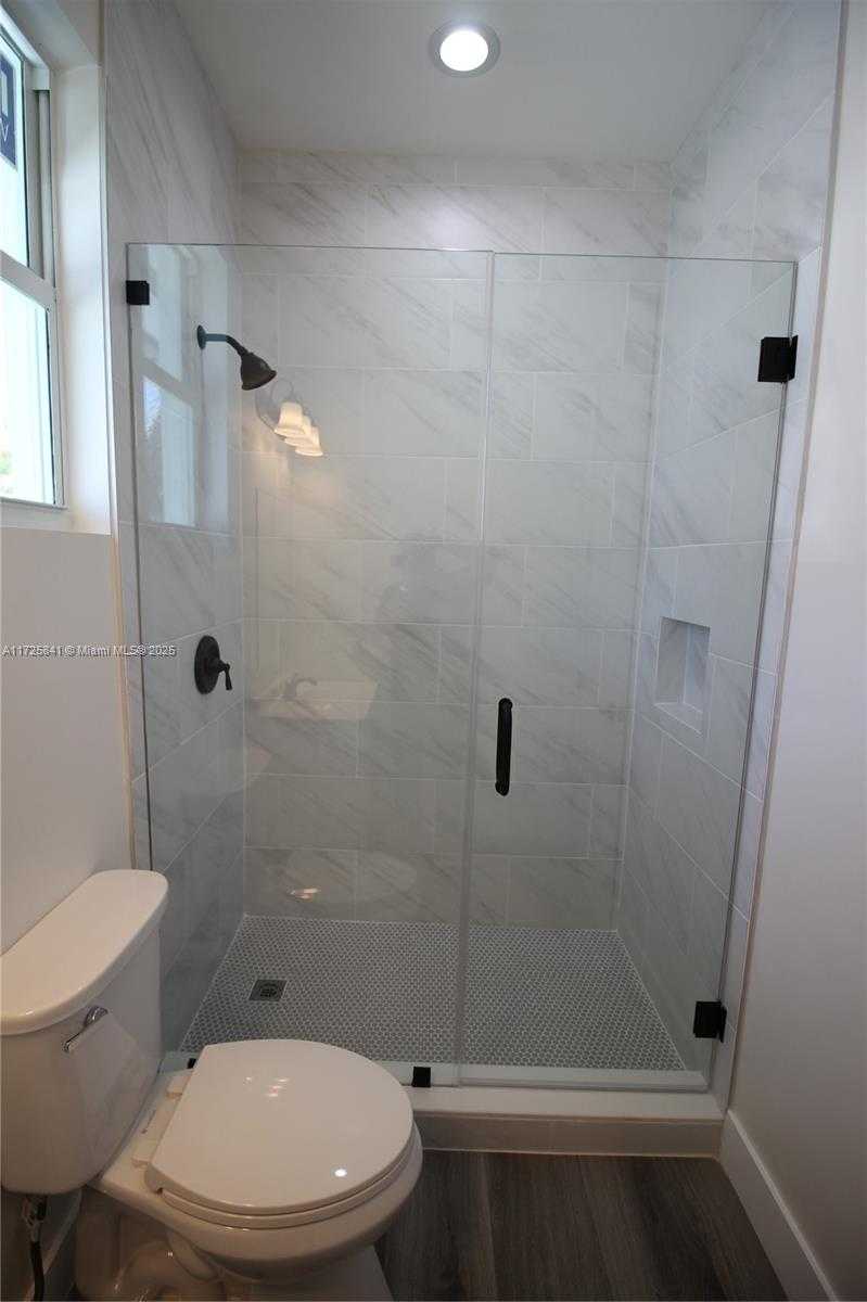 Small Image of 18071 SOUTH WEST 176 ST, Miami Number 40