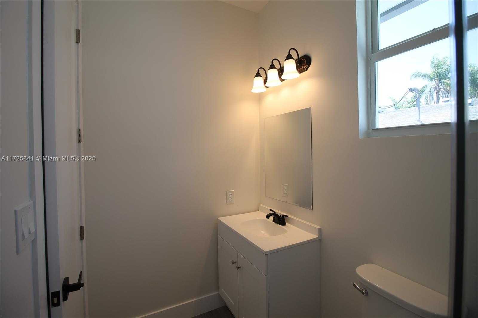 Small Image of 18071 SOUTH WEST 176 ST, Miami Number 41
